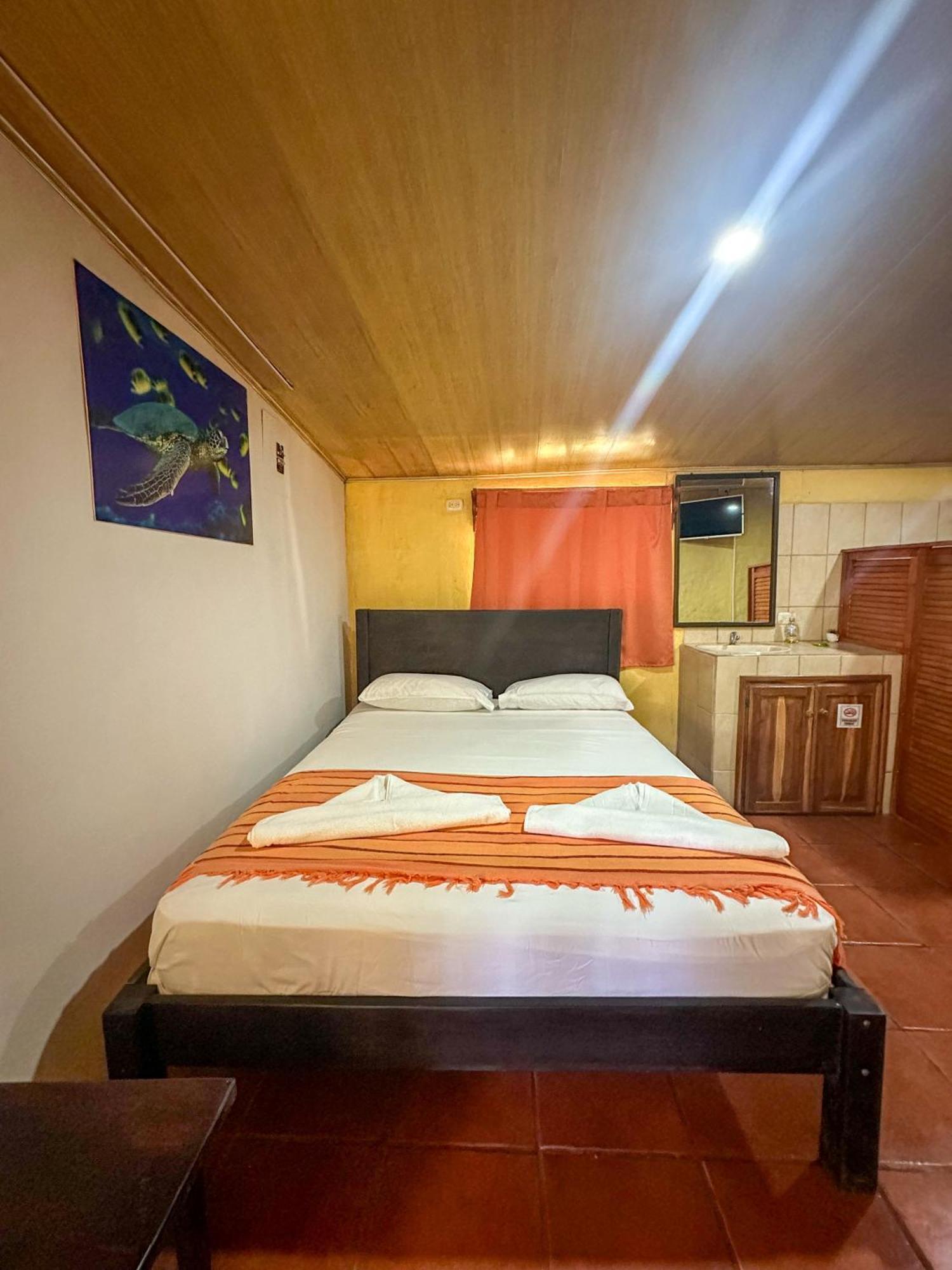 Hospedaje Colibri Manuel Antonio Exterior photo