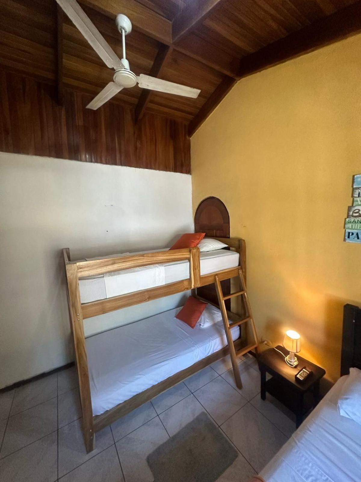 Hospedaje Colibri Manuel Antonio Exterior photo