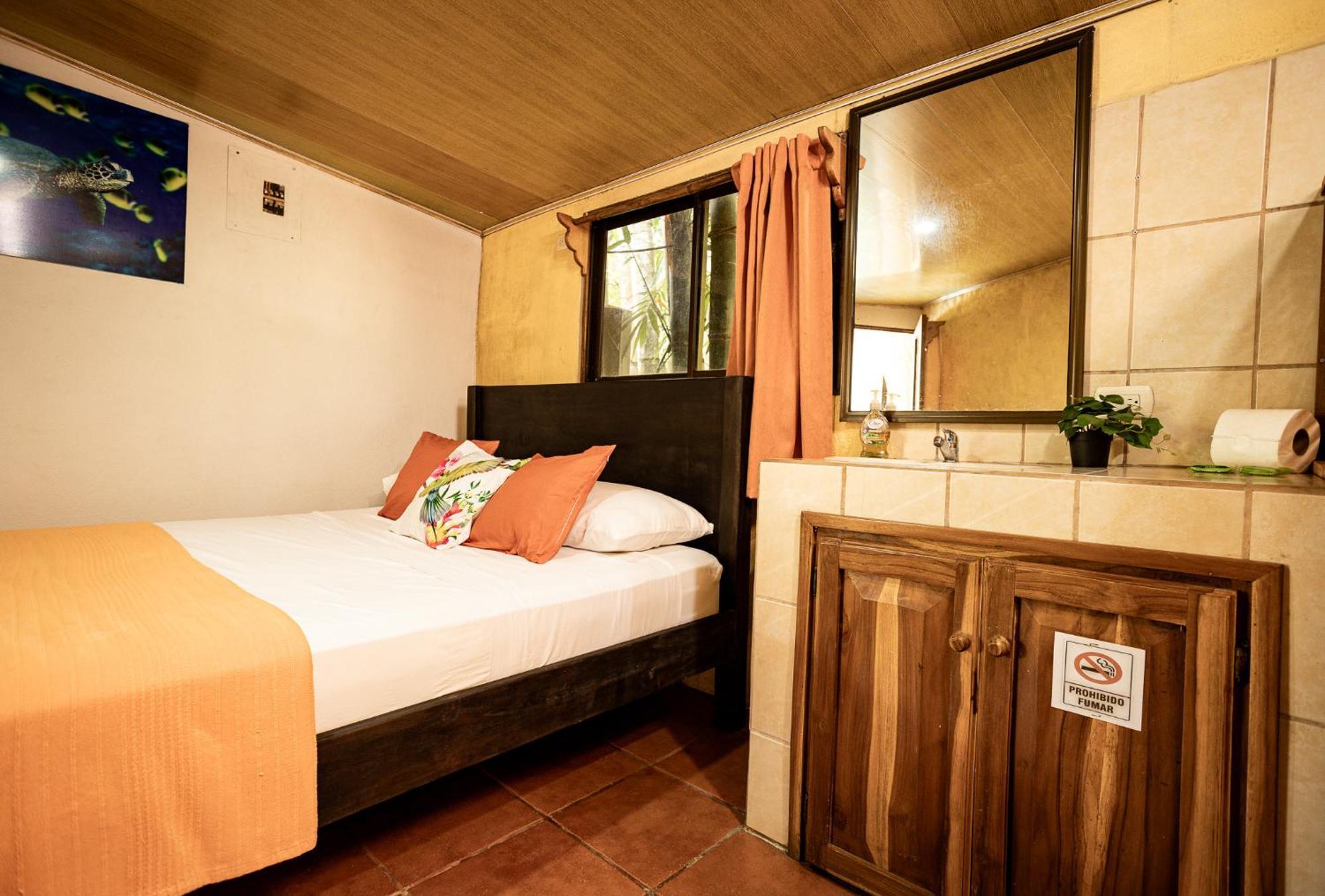 Hospedaje Colibri Manuel Antonio Exterior photo