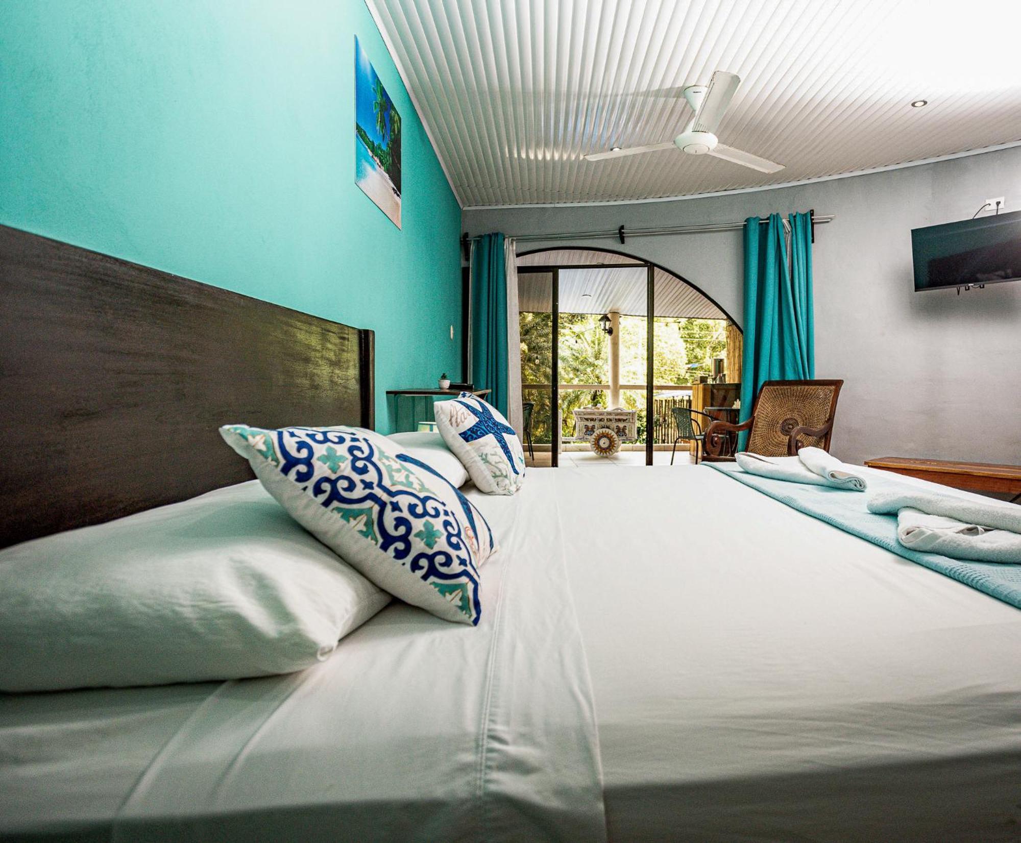Hospedaje Colibri Manuel Antonio Exterior photo